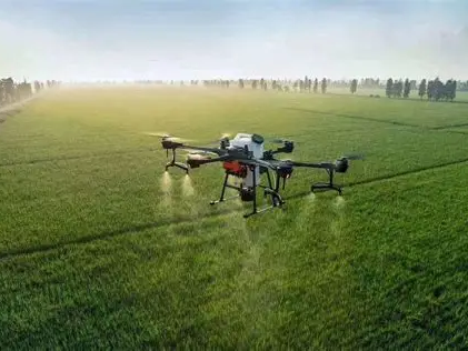 无人机植保月入过万？新手避坑赚钱指南！