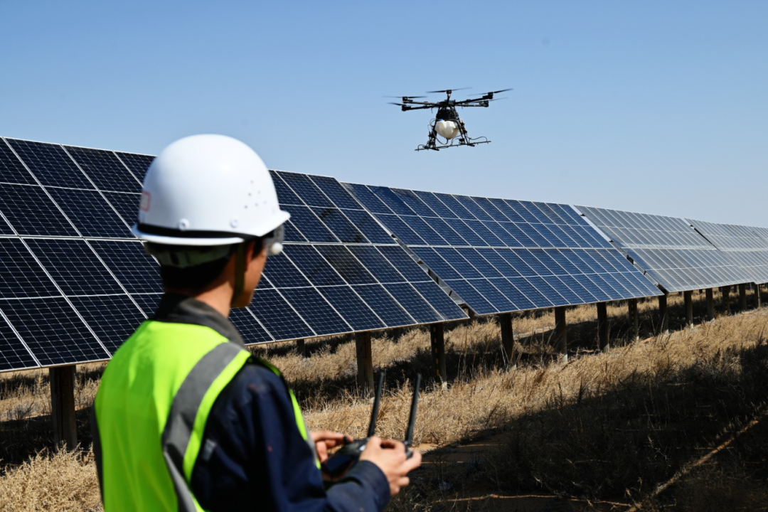 不是未来，就是现在，无人机清洗光伏板，市场缺口大到你无法想象